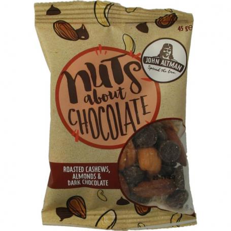 Mixed nuts & chocolate van John Altman