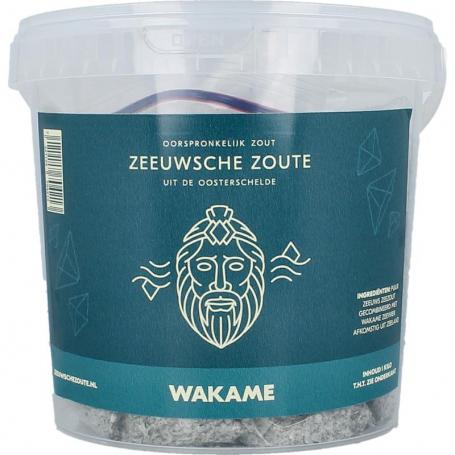Zout met wakame in emmer van Zeeuwsche Zoute