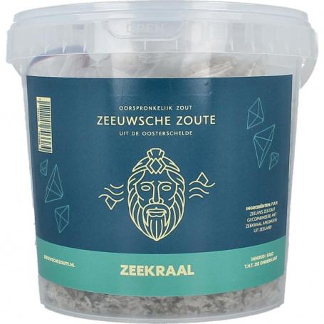 Zout met zeekraal in emmer van Zeeuwsche Zoute