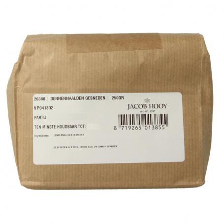 Dennennaalden gesneden van Jacob Hooy