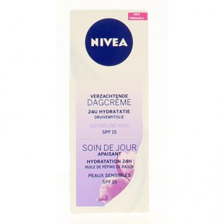 Essentials dagcreme sensitive SPF15 van Nivea